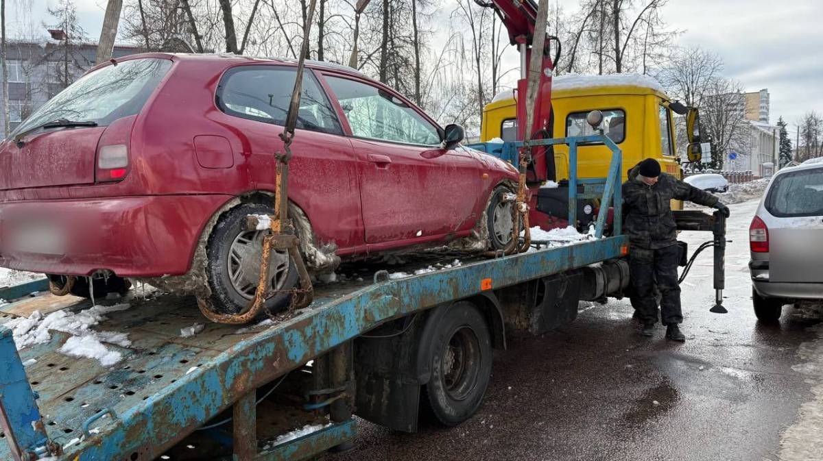 В Гомеле начали эвакуировать авто из-за снегопадов