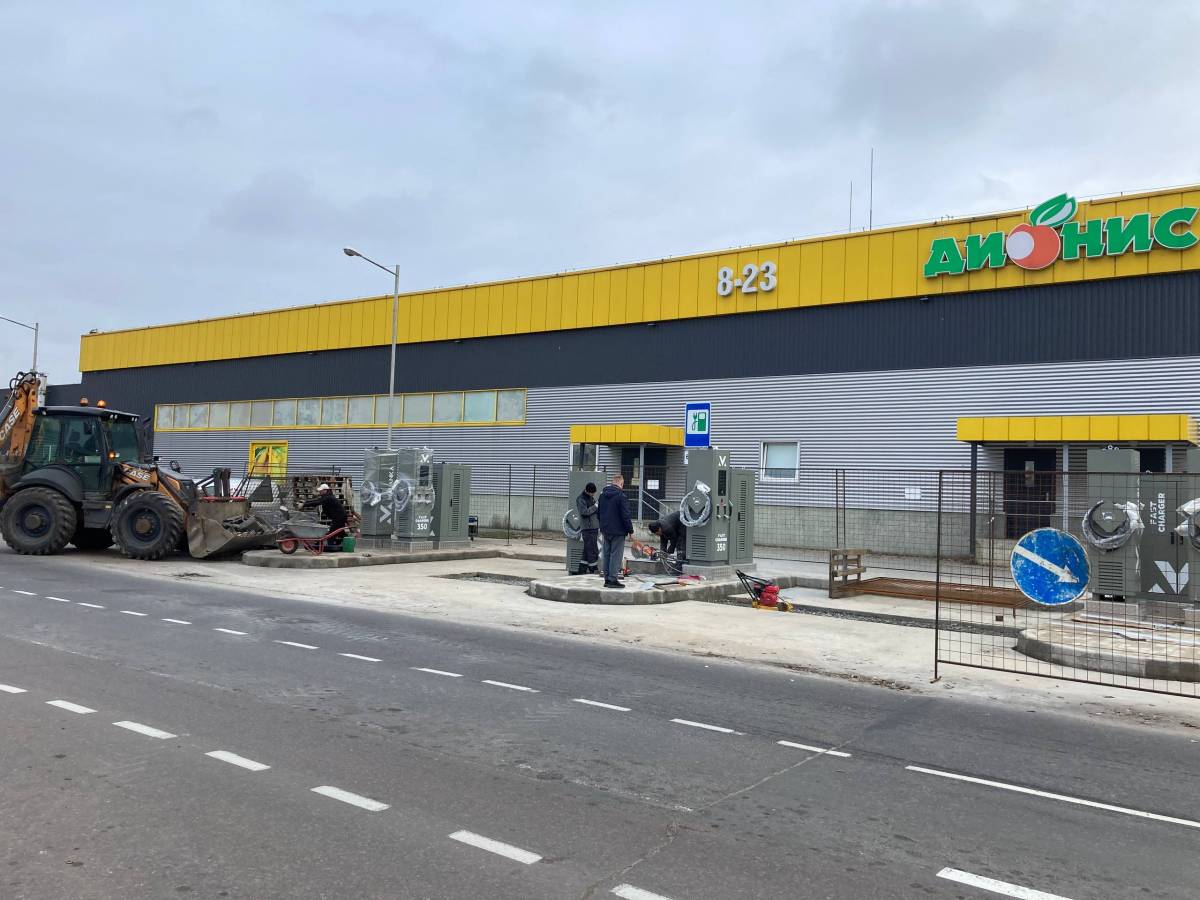 Ранее мы сообщали, что в Гомеле монтируют супербыструю зарядку по этому адресу