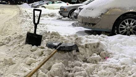 В Гомеле можно зарабатывать на уборке снега: проверили предложения и цены
