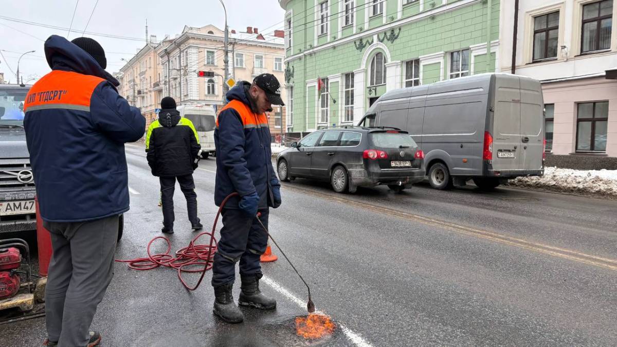 В условиях зимней непогоды сотрудники Госавтоинспекции Гомеля усилили контроль за состоянием дорожного покрытия