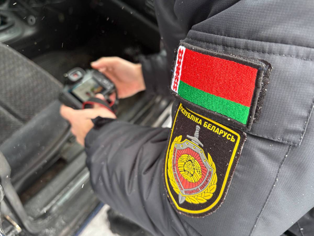 экспертам необходим не только визуальный осмотр символов, но и полноценное исследование самой металлической площадки