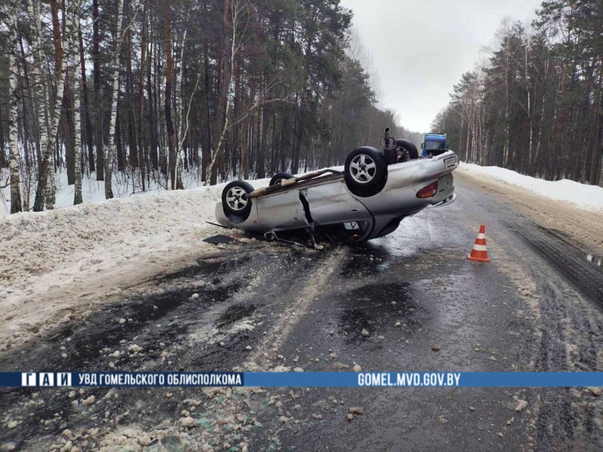 Светлогорский район: автомобиль опрокинулся