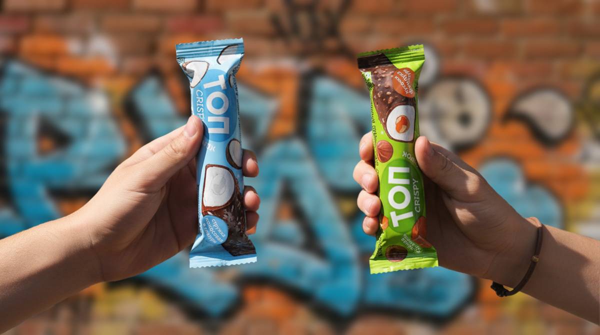 «Савушкин» выпустил новую линейку сырков «ТОП Crispy» в глазури нового формата. Их отличает наличие кусочков орехов и кокоса.