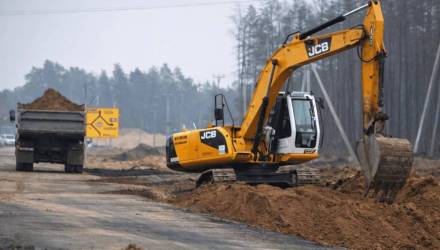 Под Гомелем строят четырехполосный автобан: 300 рабочих и сотни машин