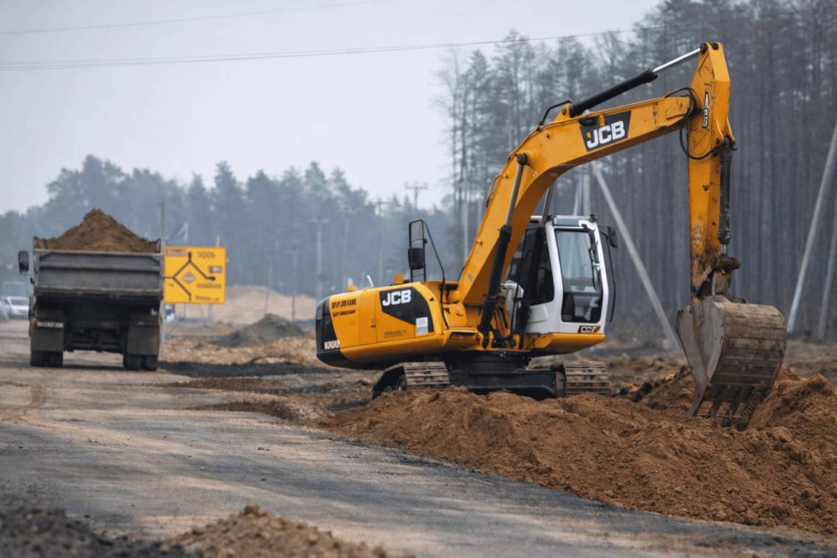 Под Гомелем строят четырехполосный автобан: 300 рабочих и сотни машин