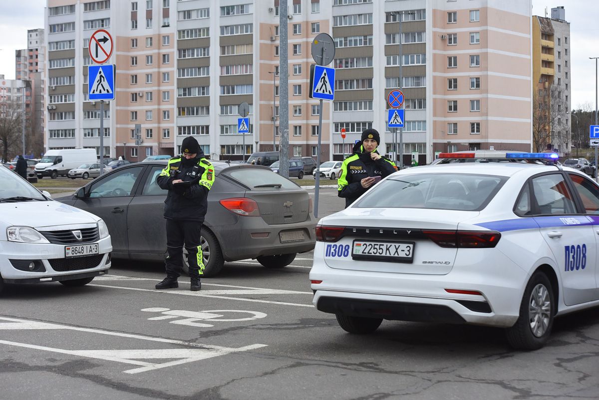 Отговорка "Я на минуточку" не сработает - ГАИ проводят рейд в Гомеле и районе