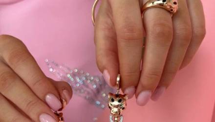 В Беларуси ювелирная сеть дарит браслет с бриллиантами. Что происходит?