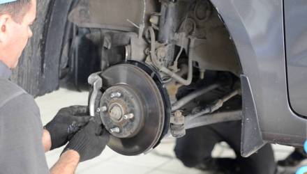 Машина без тормозов придавила слесаря в Гомеле