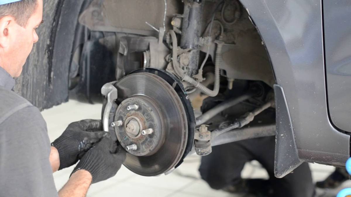 Машина без тормозов придавила слесаря в Гомеле