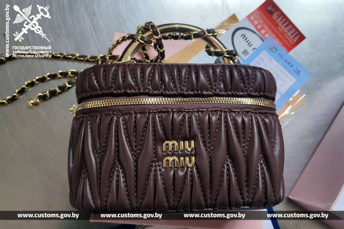 Машину с товаром остановили для проверки