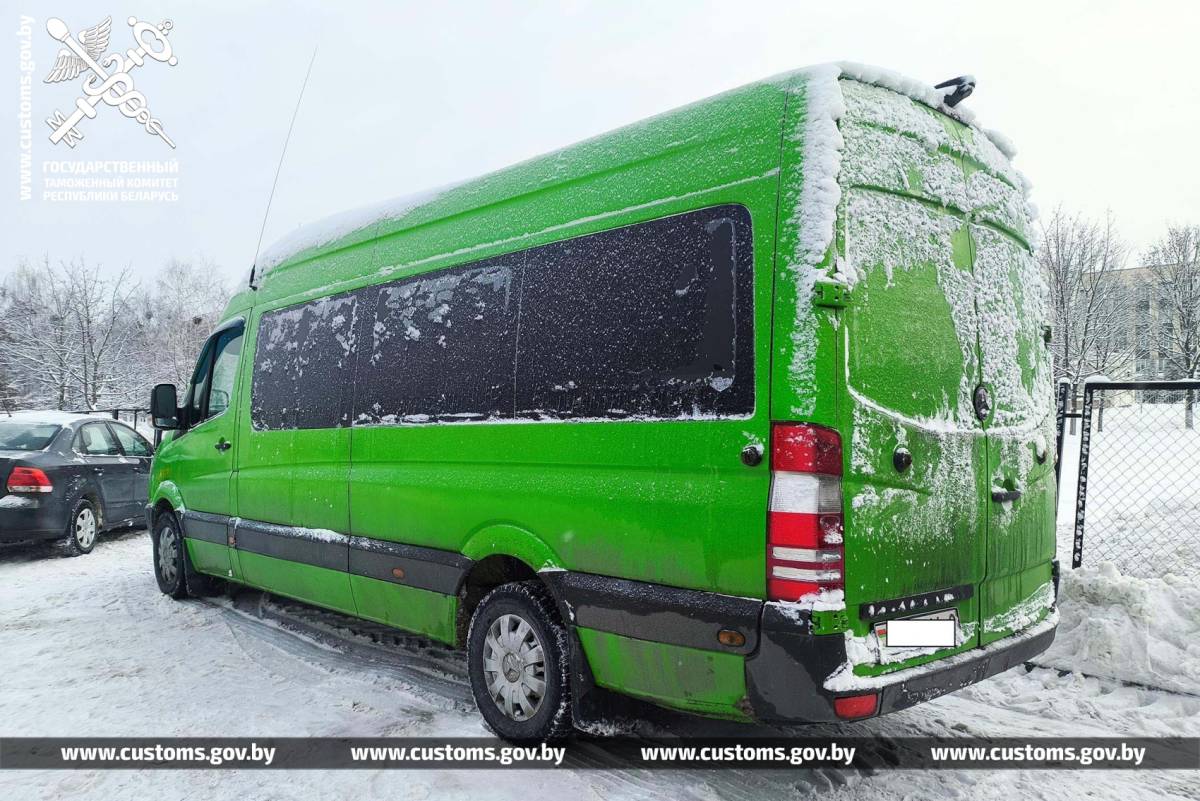 В конце прошлого года он уже привлекался к ответственности за незаконное перемещение товаров стоимостью более 370 тысяч рублей.