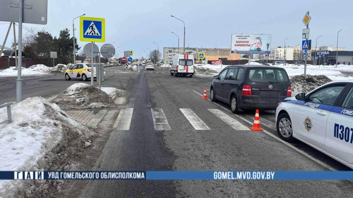 72-летний водитель «Фольксвагена», двигаясь по улице Белого, совершил наезд на 38-летнюю женщину