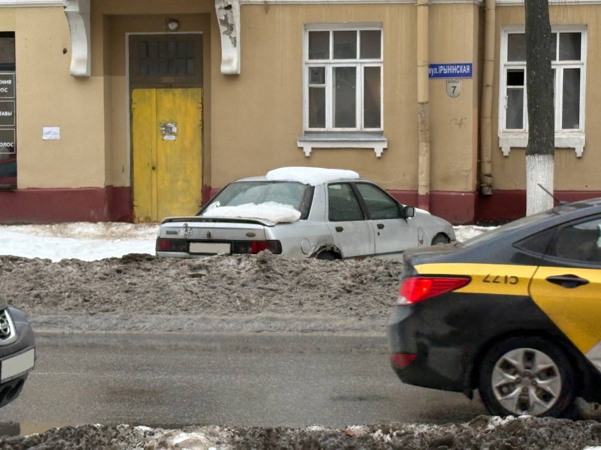 Машина в снежном плену: куда звонить в Гомеле