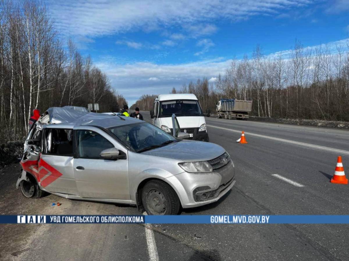 Водитель легкового автомобиля пострадал