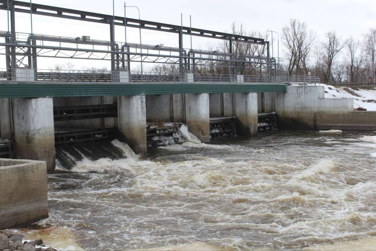 На Ипути в Добруше начали сброс воды