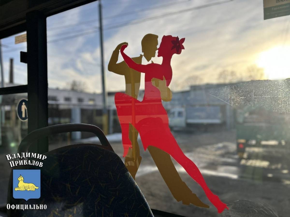 украсили праздничный троллейбус