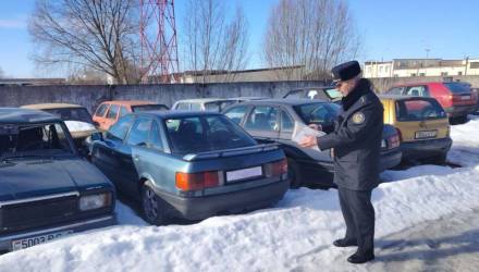 Три года не платил алименты: житель Хойник лишился автомобиля