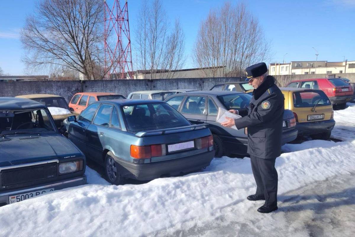 Три года не платил алименты: житель Хойник лишился автомобиля