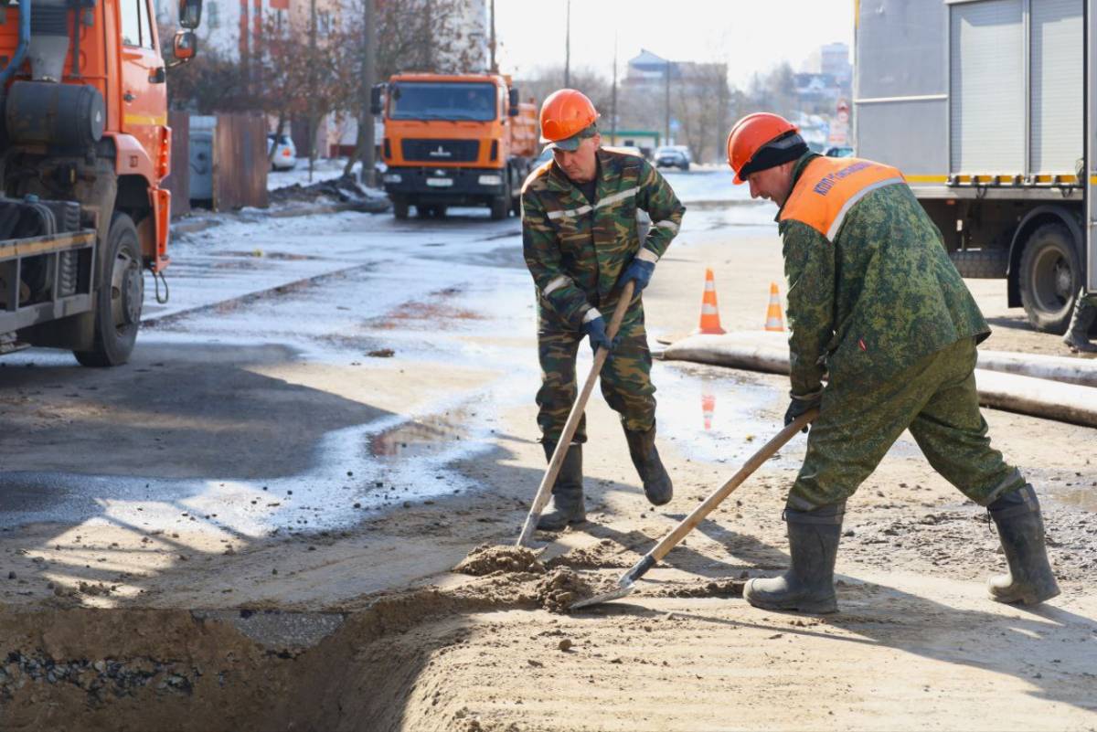 Из-за коррозии железобетонных колец на линии образовался провал
