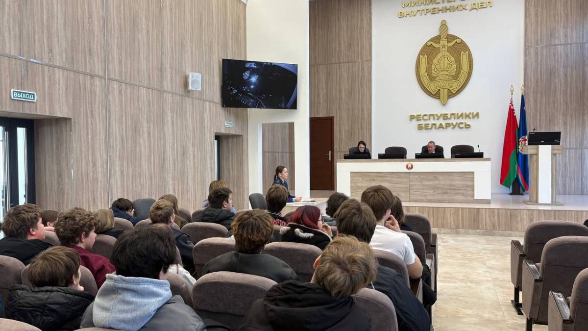 Суд прямо в здании ГАИ