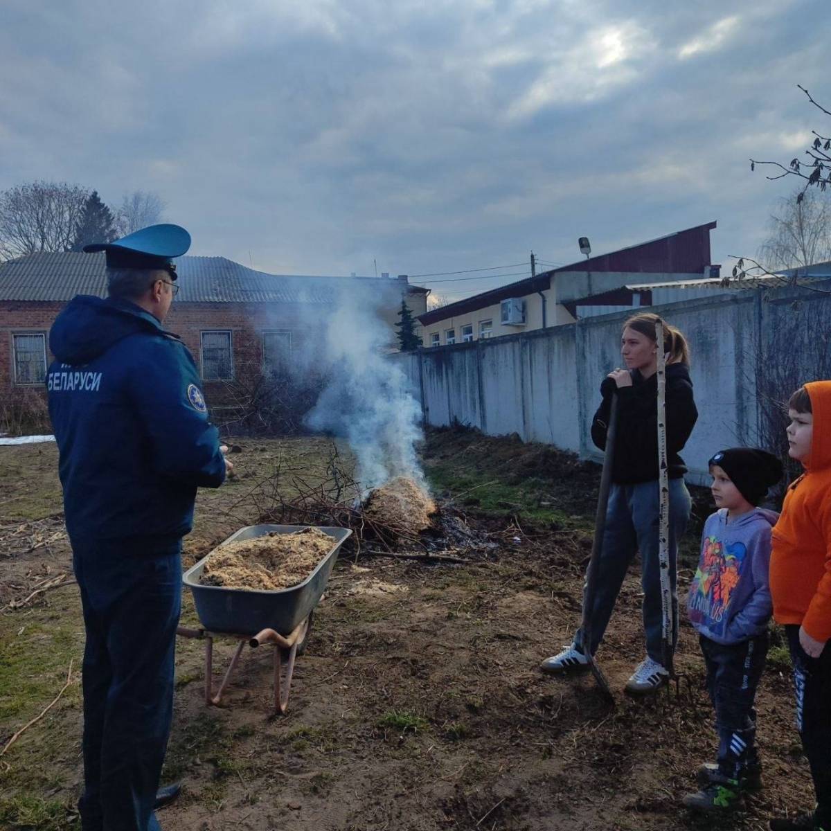 Пал сухой травы в Гомеле: в Старой Мильче проходят рейды