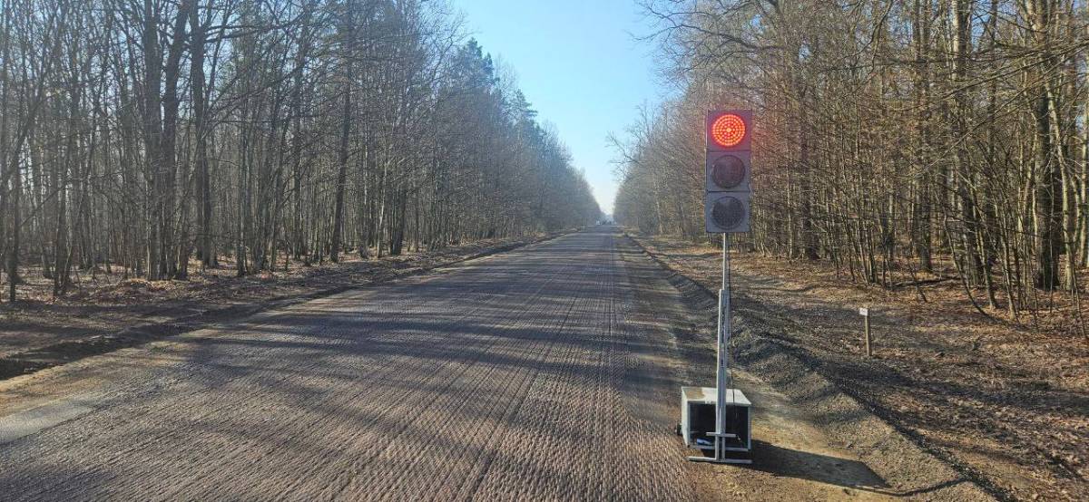 Специалисты ДЭУ №45 Гомельавтодор (г. Хойники) выполняют работы по укладке асфальтобетона на автомобильной дороге Р-33 «Речица — Хойники».