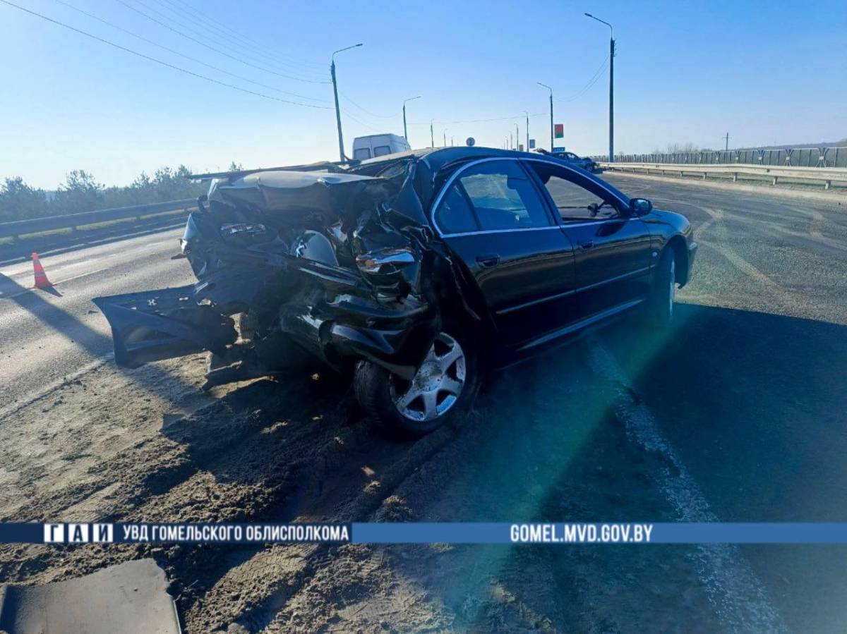 В результате аварии травмы получили водитель Peugeot, а также два пассажира BMW.