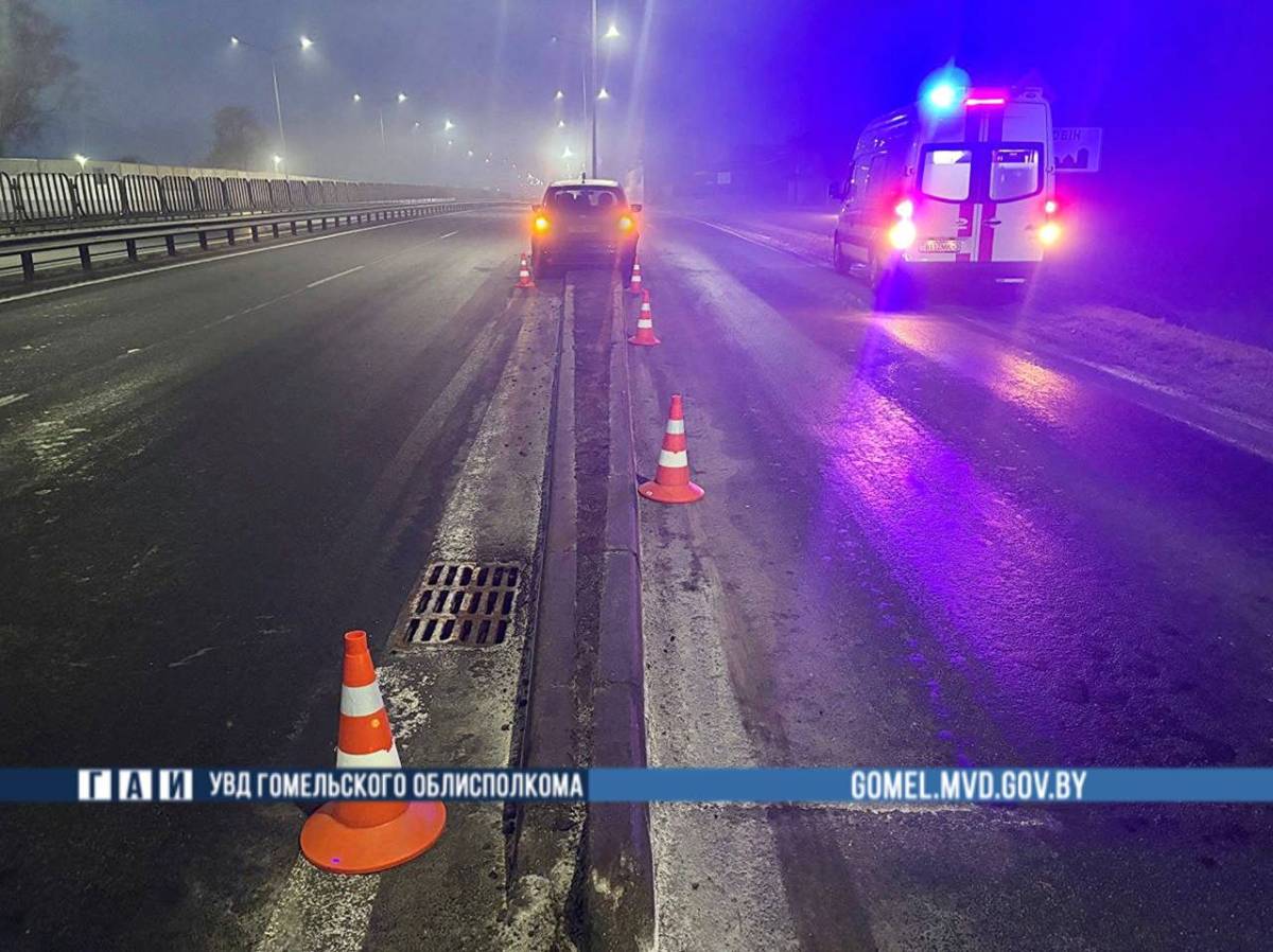 Водитель получил травмы различной степени тяжести. Его доставили в медицинское учреждение для оказания помощи.