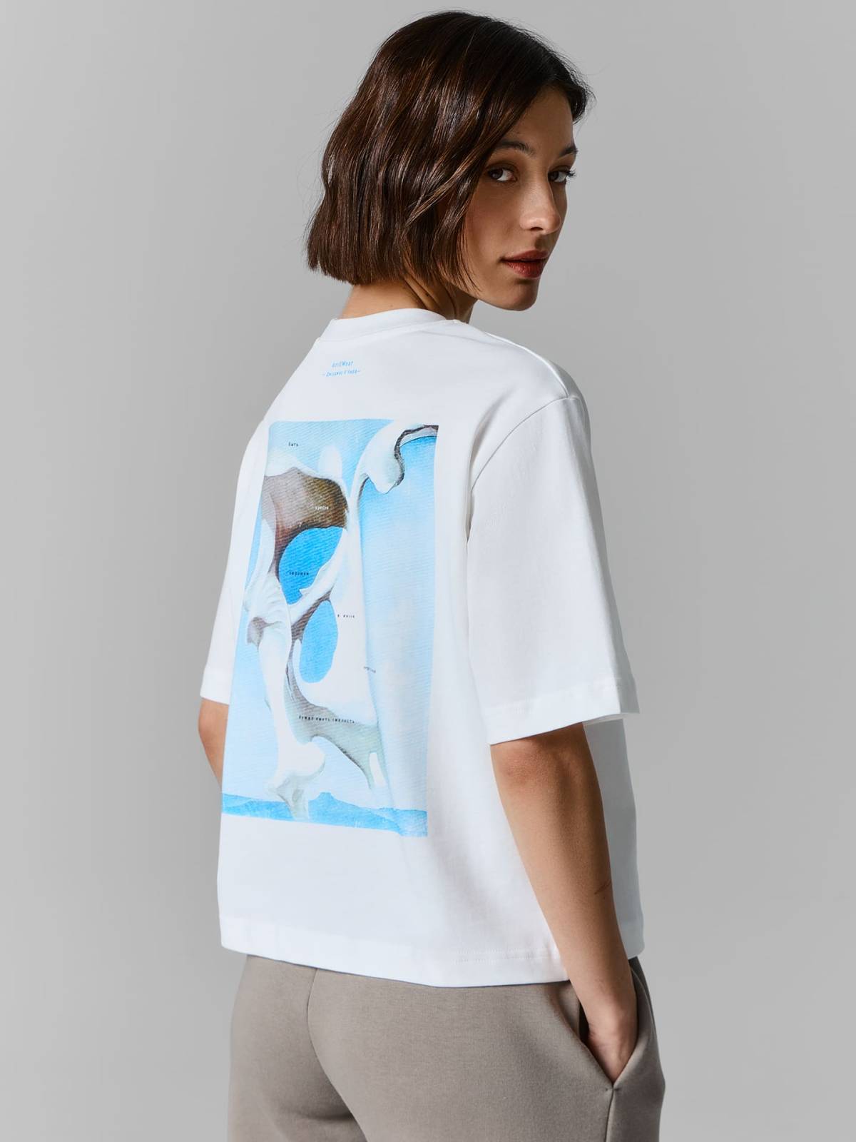 От базовой классики до выразительных дизайнерских решений — каждая модель создана для того, чтобы женщина чувствовала себя уверенно и свободно.