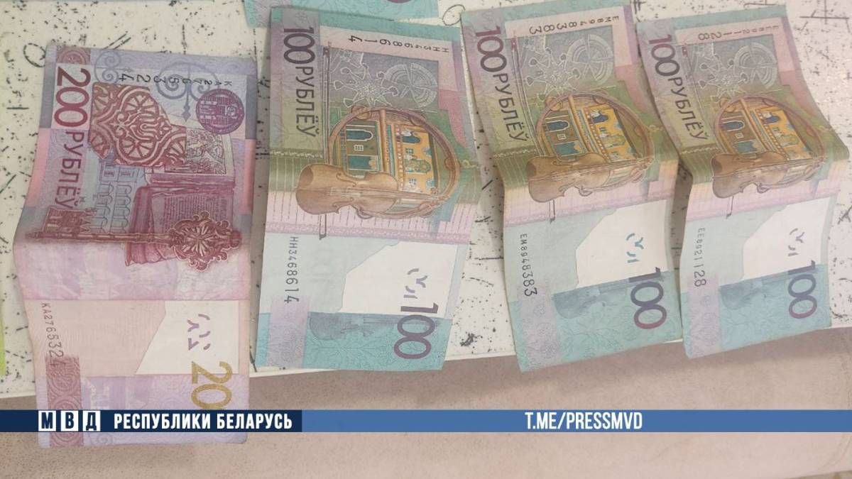 Взятки передавались как в денежной форме, так и в виде запасных частей для личного использования.