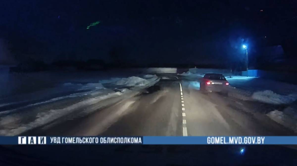 Вскоре автомобиль удалось остановить. За рулём находился 37-летний местный житель с явными признаками опьянения.