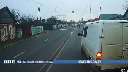 В Гомеле лишили прав водителя Mercedes за опасный манёвр