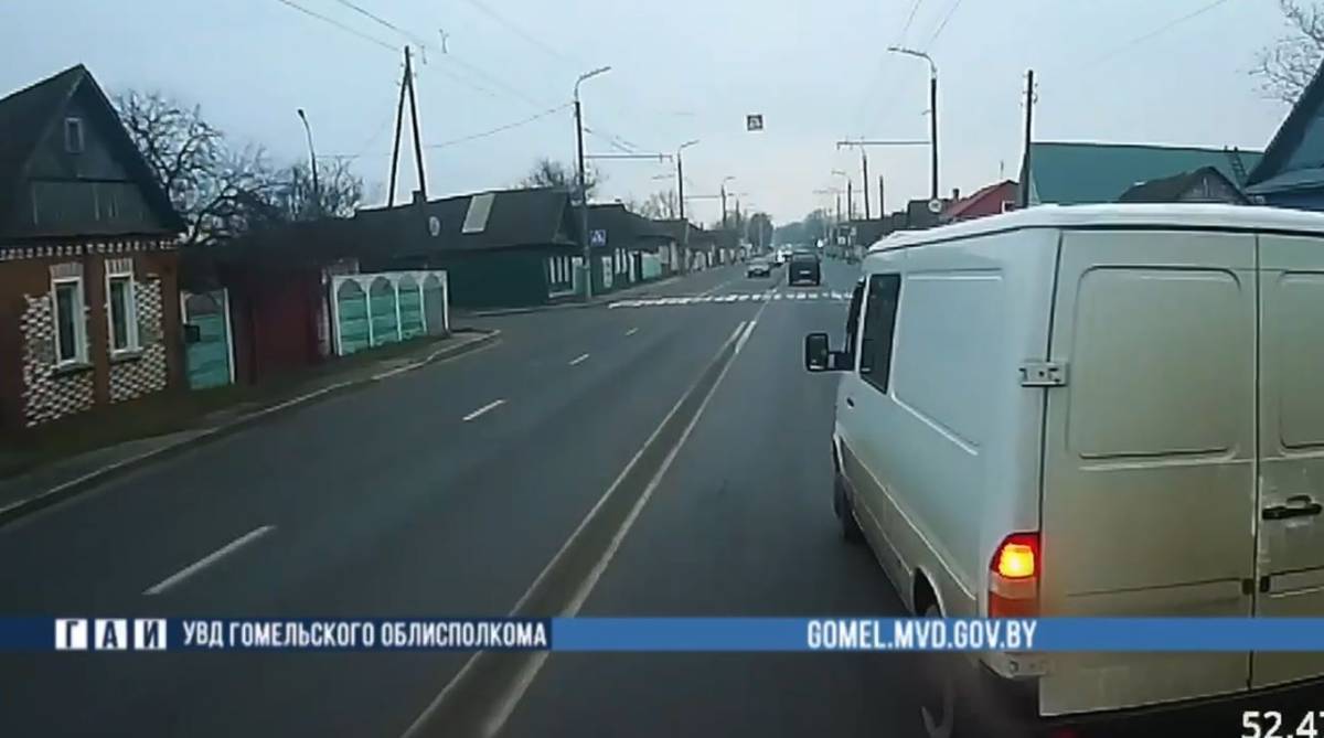 В Гомеле лишили прав водителя Mercedes за опасный манёвр