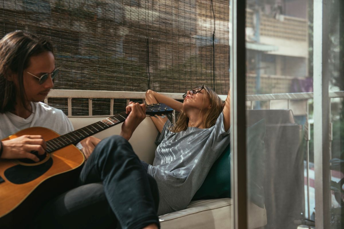 Можно ли шуметь на балконе многоэтажного дома