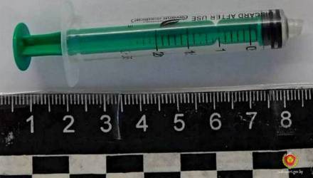 В Гомеле эксперты установили причастность мужчины к наркотикам по ДНК на шприце. Возбуждено уголовное дело.