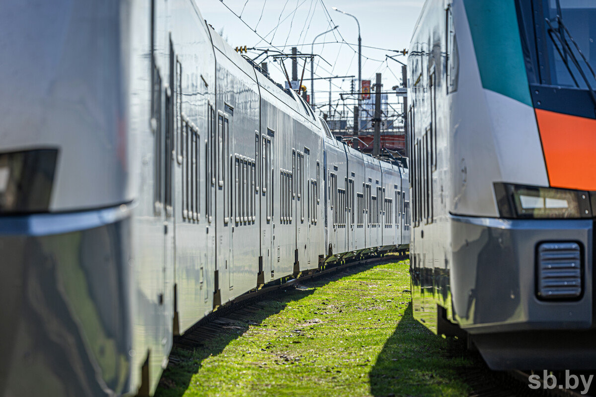 Поезд Гомель — Минск задерживается более чем на 2,5 часа