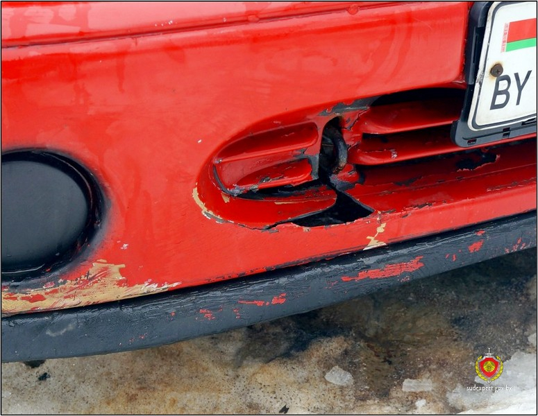 Специалисты установили, что найденные на месте происшествия фрагменты являются частями переднего бампера и диффузора радиатора.