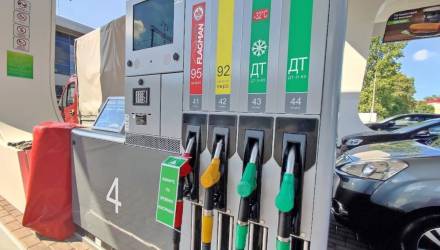 Укусил ухо на АЗС: жителю Калинковичей дали срок