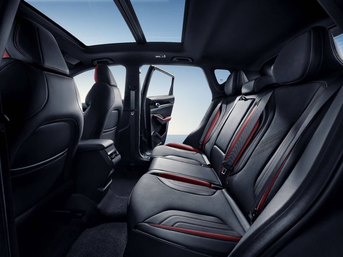 BELGEE X50+ оснащен четырехцилиндровым бензиновым двигателем объемом 1,5 литра с турбонаддувом и прямым впрыском топлива