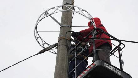 Улица Мазурова преображается: в Гомеле устанавливают световые «Бокалы»