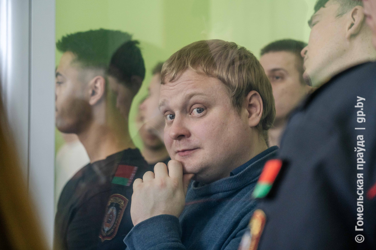 Клиентов приглашали в торговые центры, где убеждали оформить рассрочку на дорогую технику.