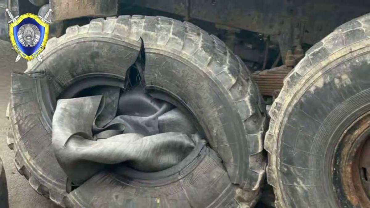 Под Минском на СТО лопнувшее колесо КАМАЗа убило мужчину