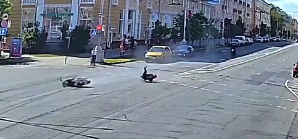 В Гомеле мотоциклист на большой скорости резко затормозил и перевернулся