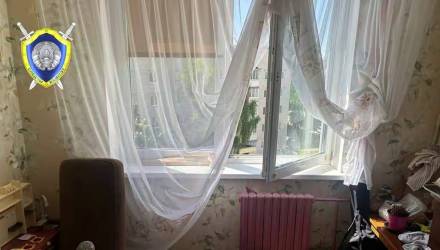 В Слониме двухлетняя девочка выпала из окна пятого этажа.