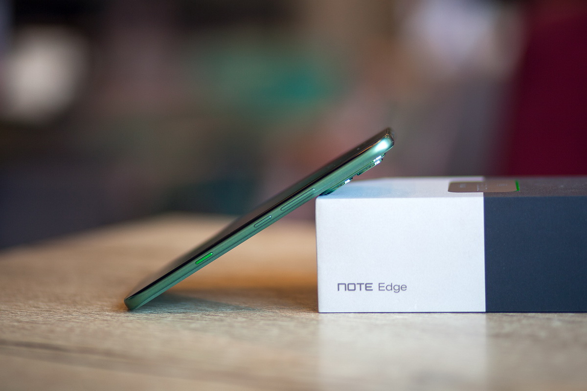 Далее ждут не менее приятные сюрпризы. Infinix NOTE Edge способен влюбить в себя одним лишь своим внешним видом.