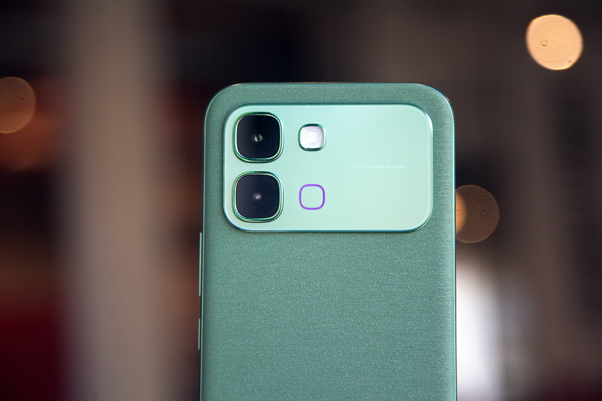 Infinix NOTE Edge оснащен двумя камерами.