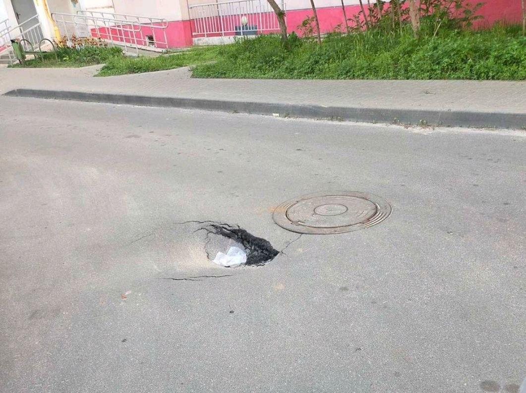 В Гомеле на Барыкина устранили провал возле колодца