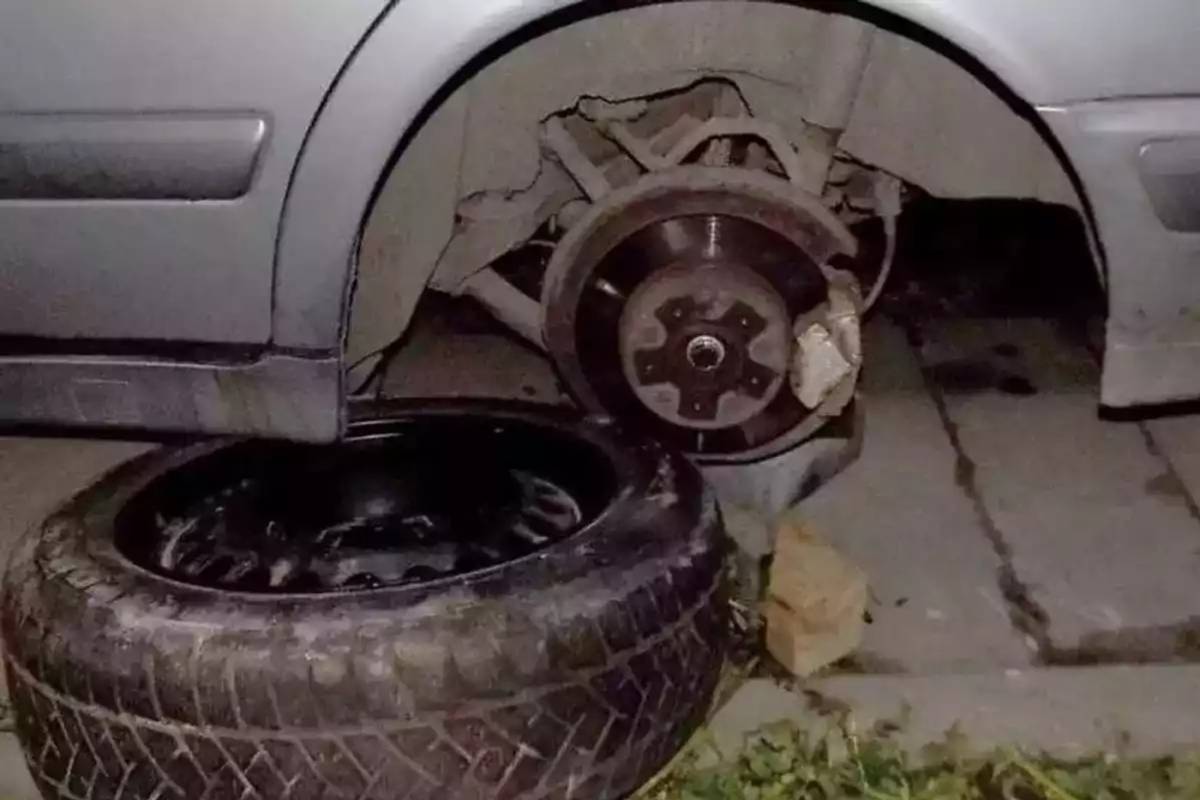 В Добрушском районе мужчину во время ремонта насмерть придавило автомобилем