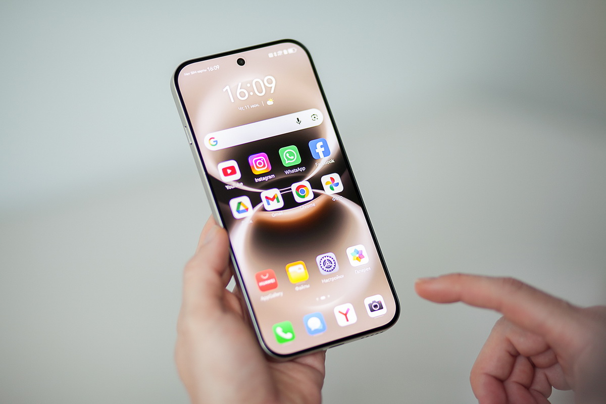 В качестве основного источника приложений используется фирменный магазин Huawei AppGallery. Приложения Google устанавливаются с помощью плагина microG, для загрузки софта из Google Play можно использовать приложение GBox.