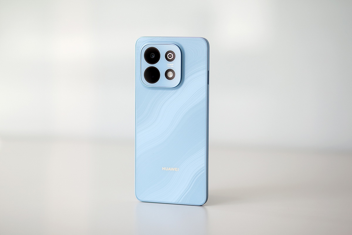 Для бюджетной модели Huawei nova Y74 получил довольно щедрую комплектацию.